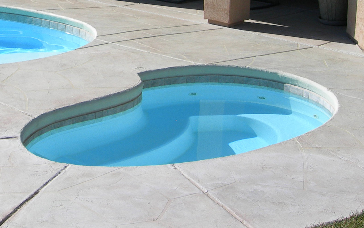 Show Me Pools - Fiberglass Hot Tub / Spa