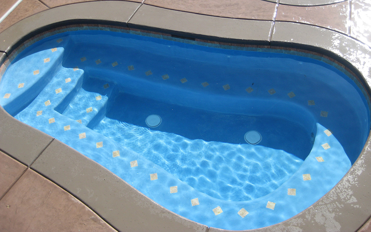 Show Me Pools - Custom Concrete Hot Tub / Spa