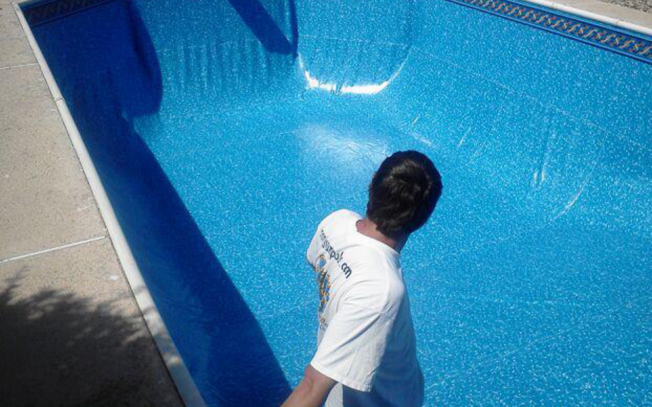 Show Me Pools - Vinyl Liner Pool Build Process - Place Liner